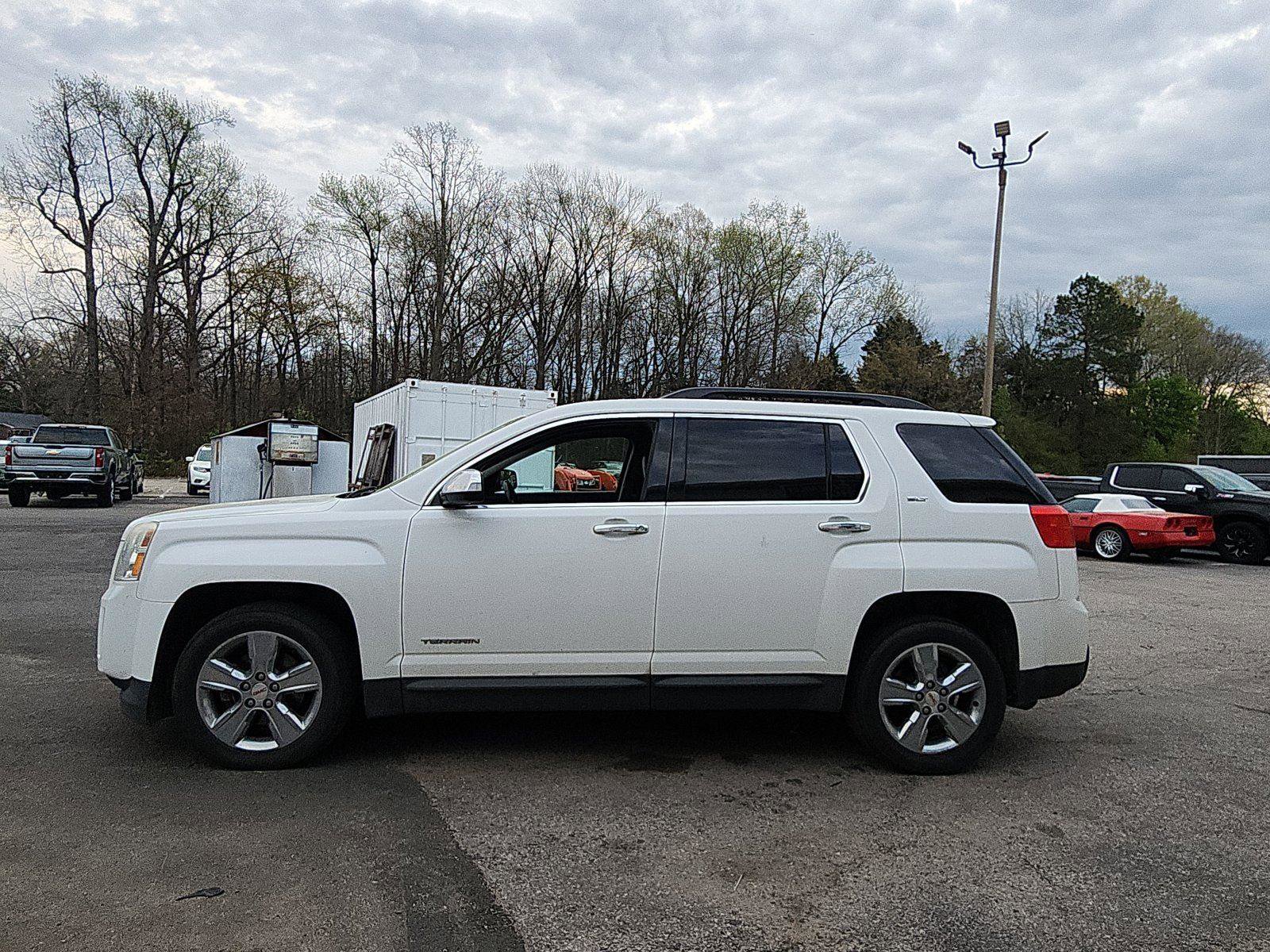 Used 2015 GMC Terrain SLT w/ Chrome Edition image 2