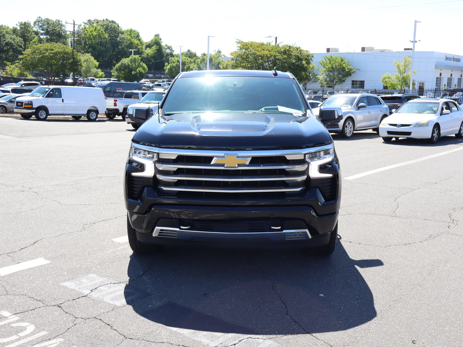 Used 2023 Chevrolet Silverado 1500 High Country w/ Technology Package AWD/4WD image 3