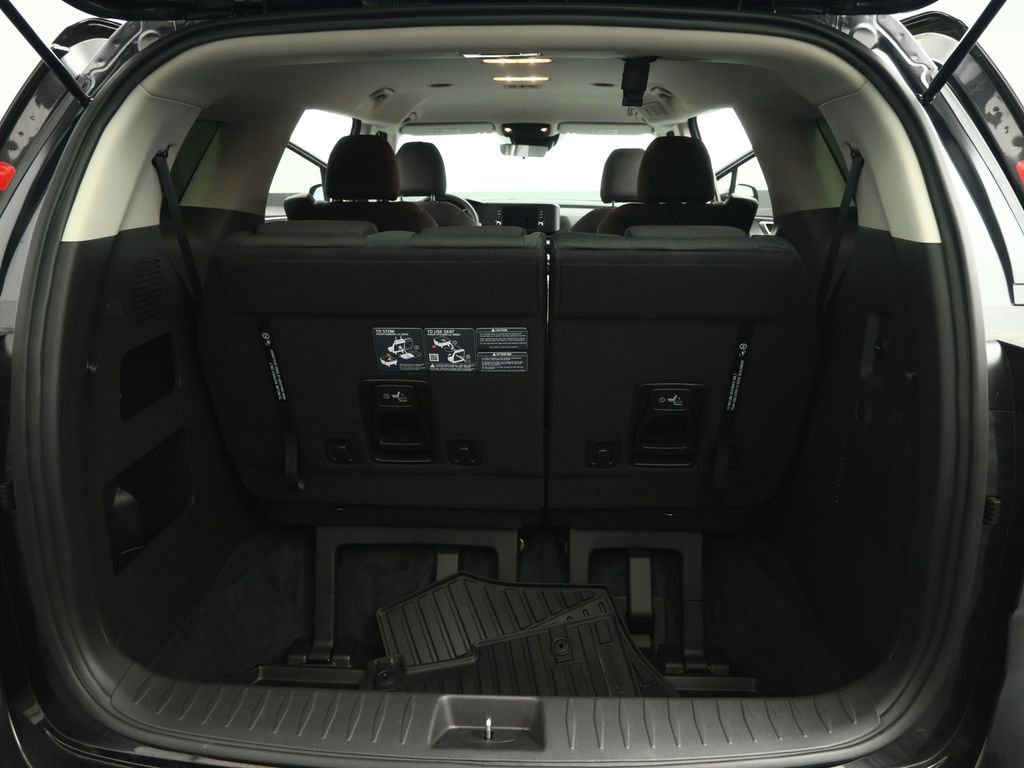 Used 2024 Kia Carnival LX image 69