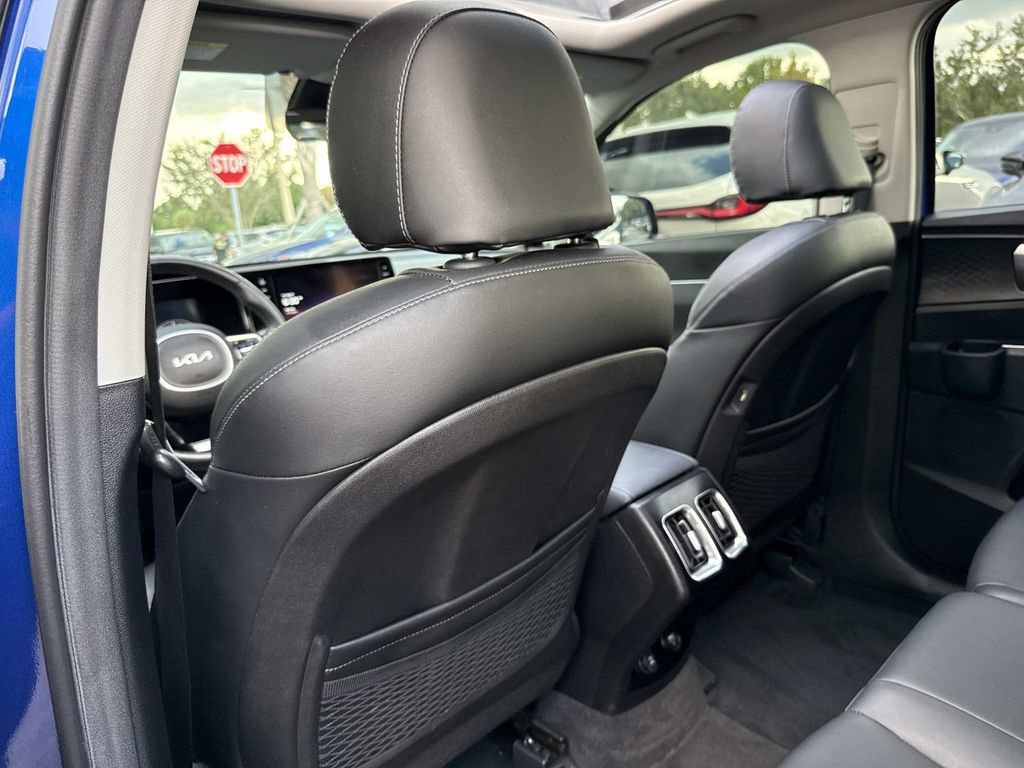 Used 2022 Kia Sorento S w/ Panoramic Sunroof Package FWD image 13