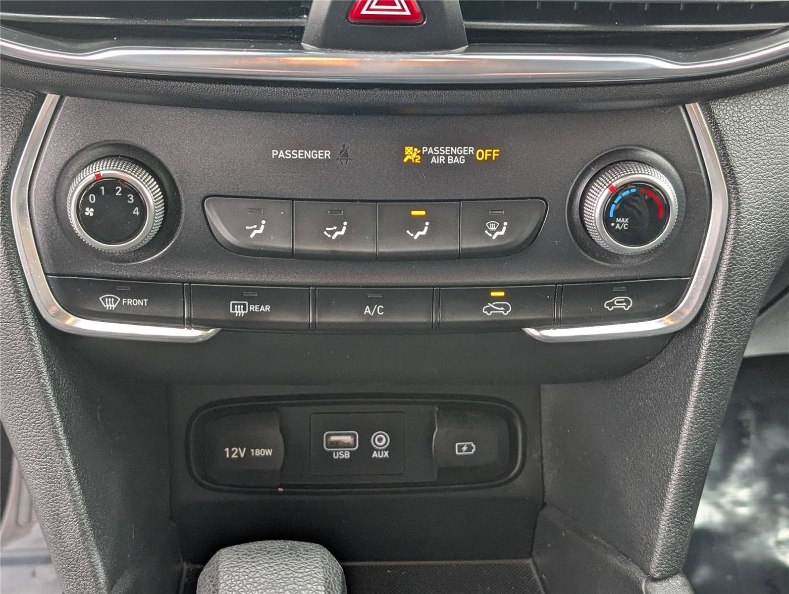 Used 2020 Hyundai Santa Fe SE image 24