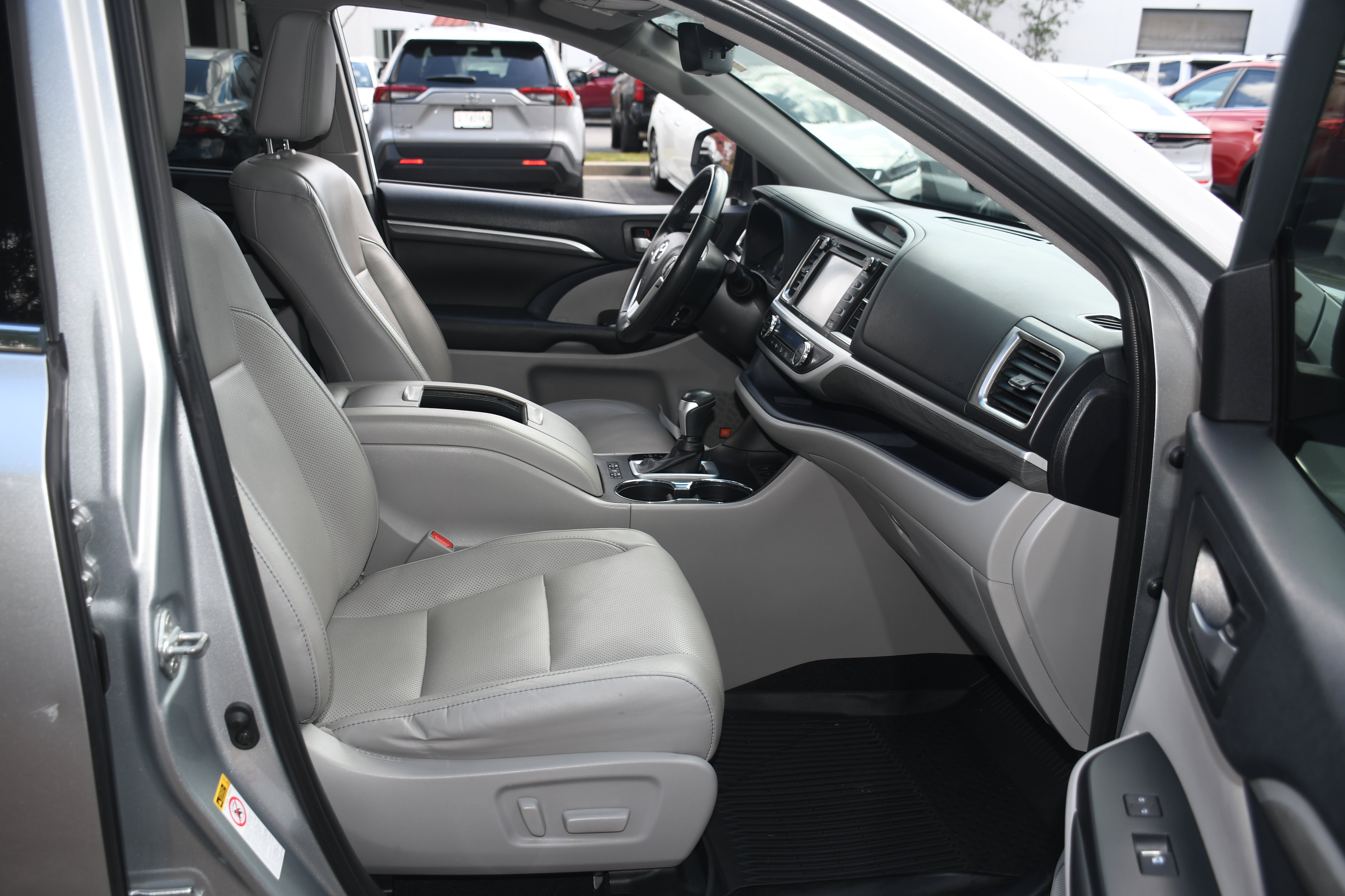 Used 2019 Toyota Highlander Limited FWD image 22