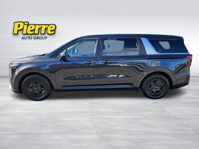 Used 2025 Kia Carnival FWD image 2