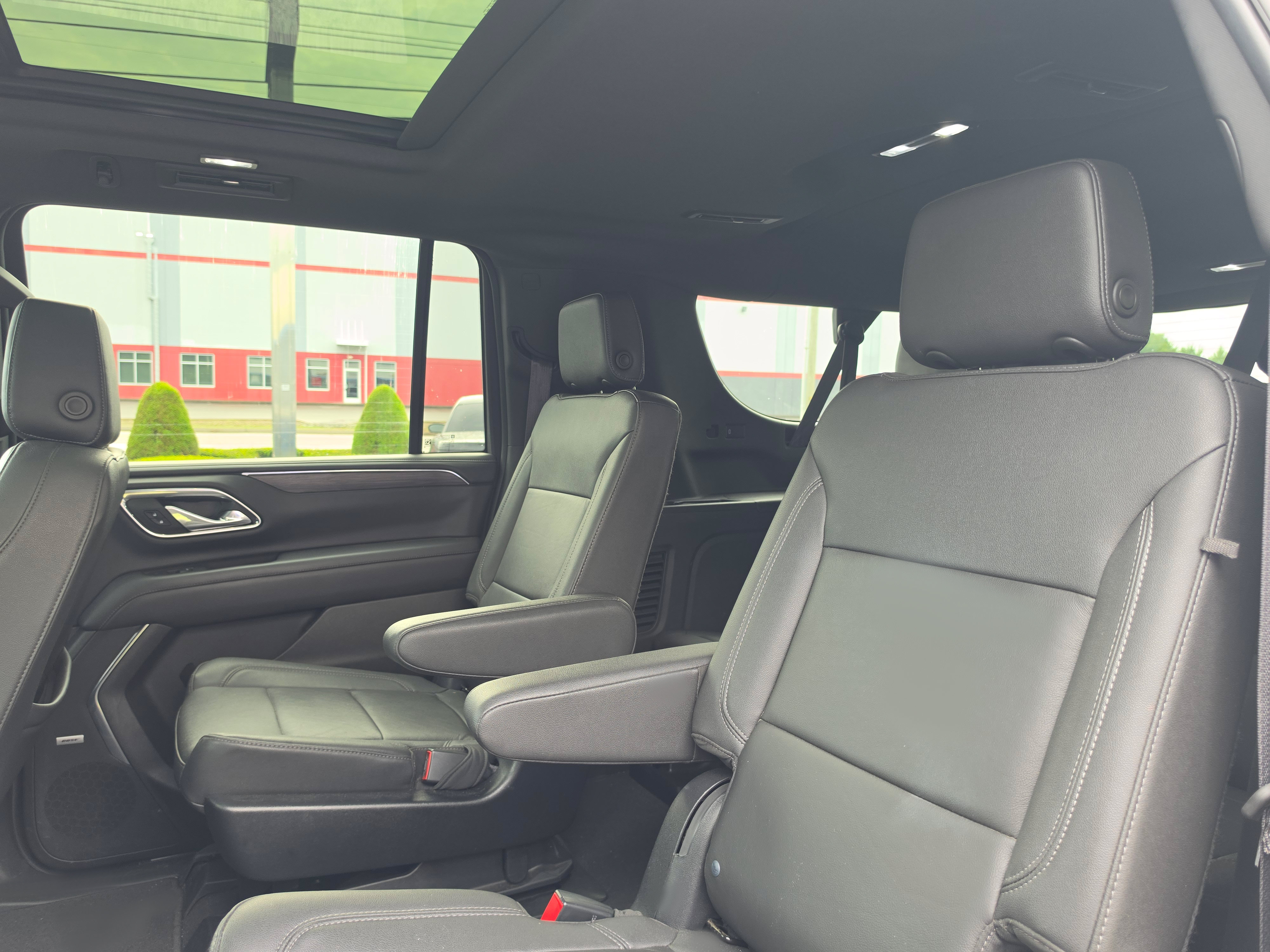 Used 2023 Chevrolet Suburban Z71 w/ Luxury Package AWD/4WD image 13