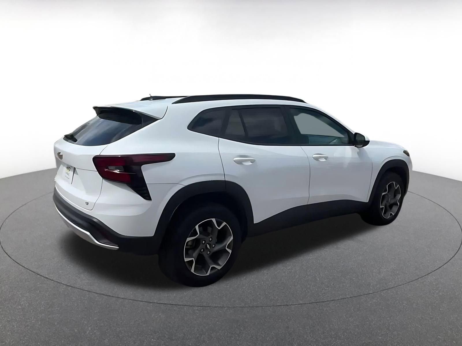 Used 2025 Chevrolet Trax LT w/ LT Convenience Package image 14