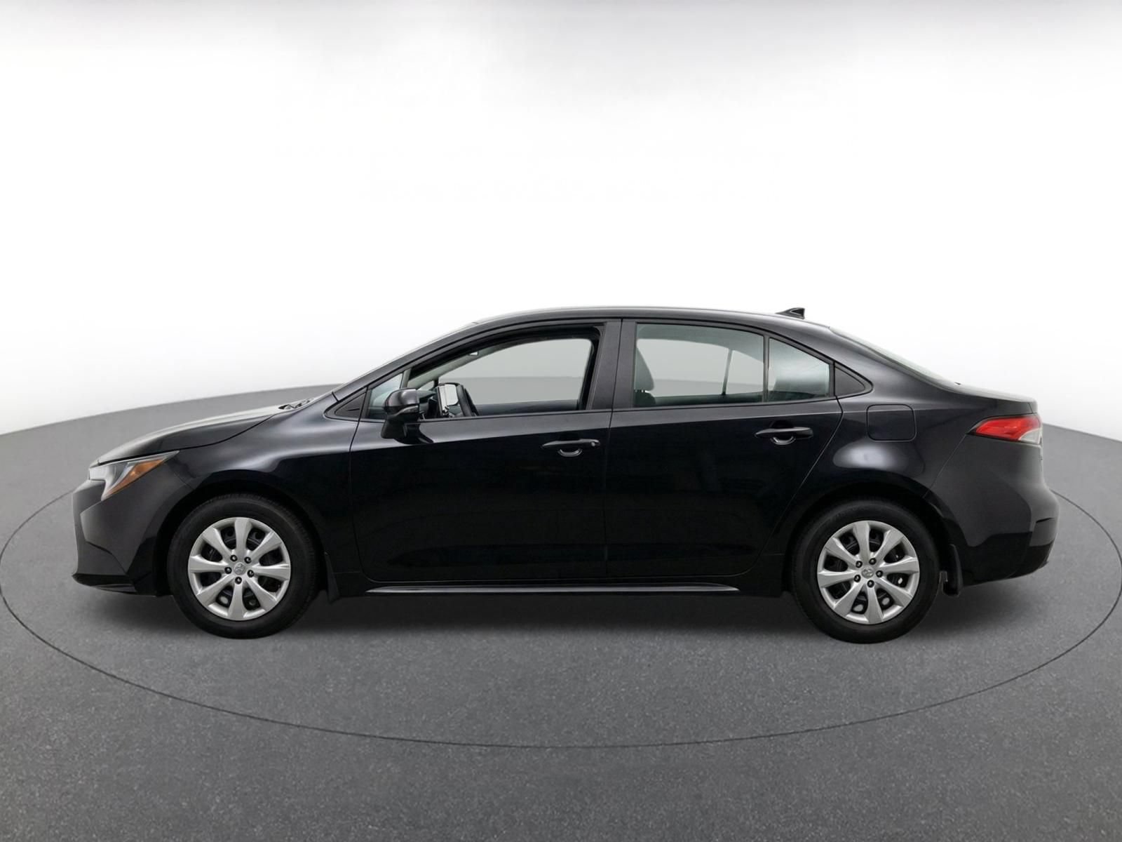 Used 2025 Toyota Corolla LE FWD image 4