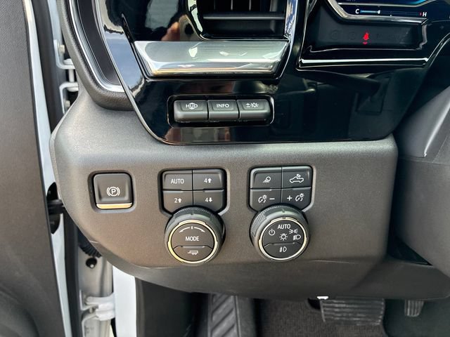 Used 2024 Chevrolet Silverado 1500 High Country w/ Technology Package AWD/4WD image 50