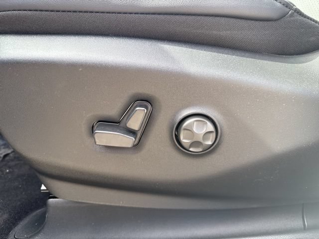 New 2026 Chrysler Voyager LX FWD image 18