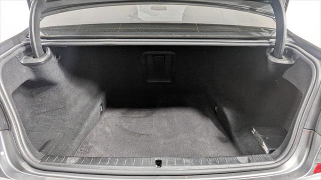 Used 2017 BMW 750i image 18