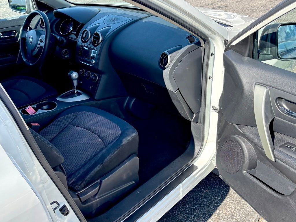 Used 2011 Nissan Rogue SV image 28