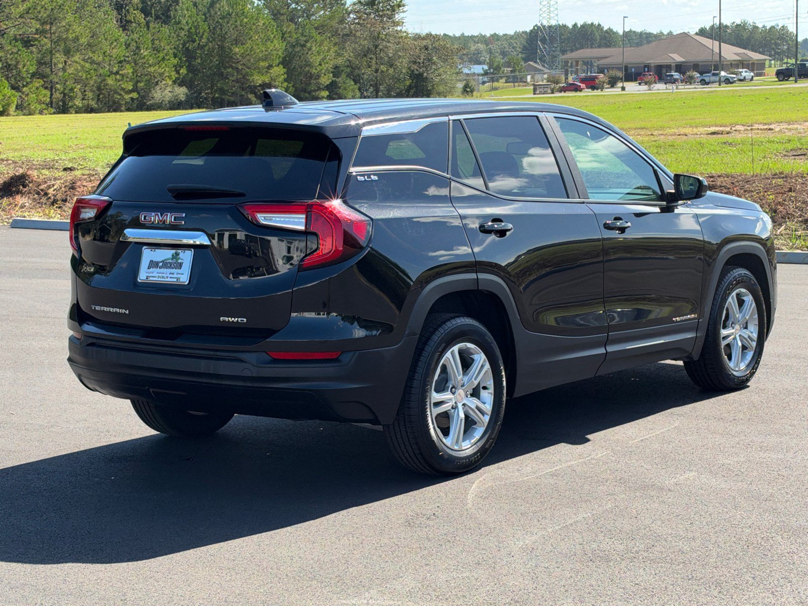 Used 2024 GMC Terrain SLE AWD/4WD image 5