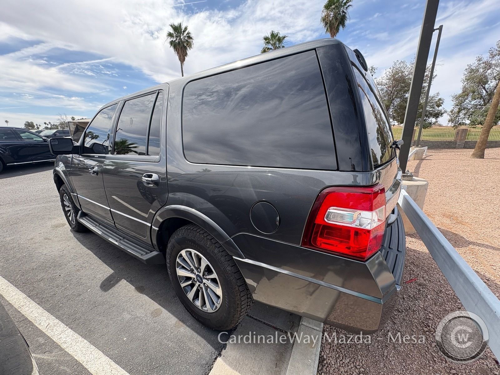 Used 2017 Ford Expedition XLT image 4
