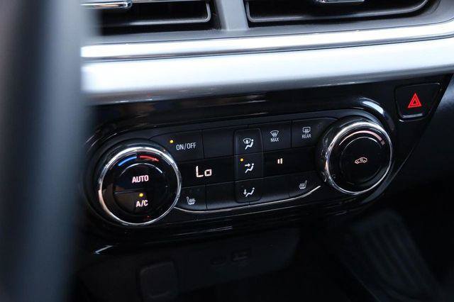 Used 2025 Chevrolet Trax LT w/ LT Convenience Package FWD image 18