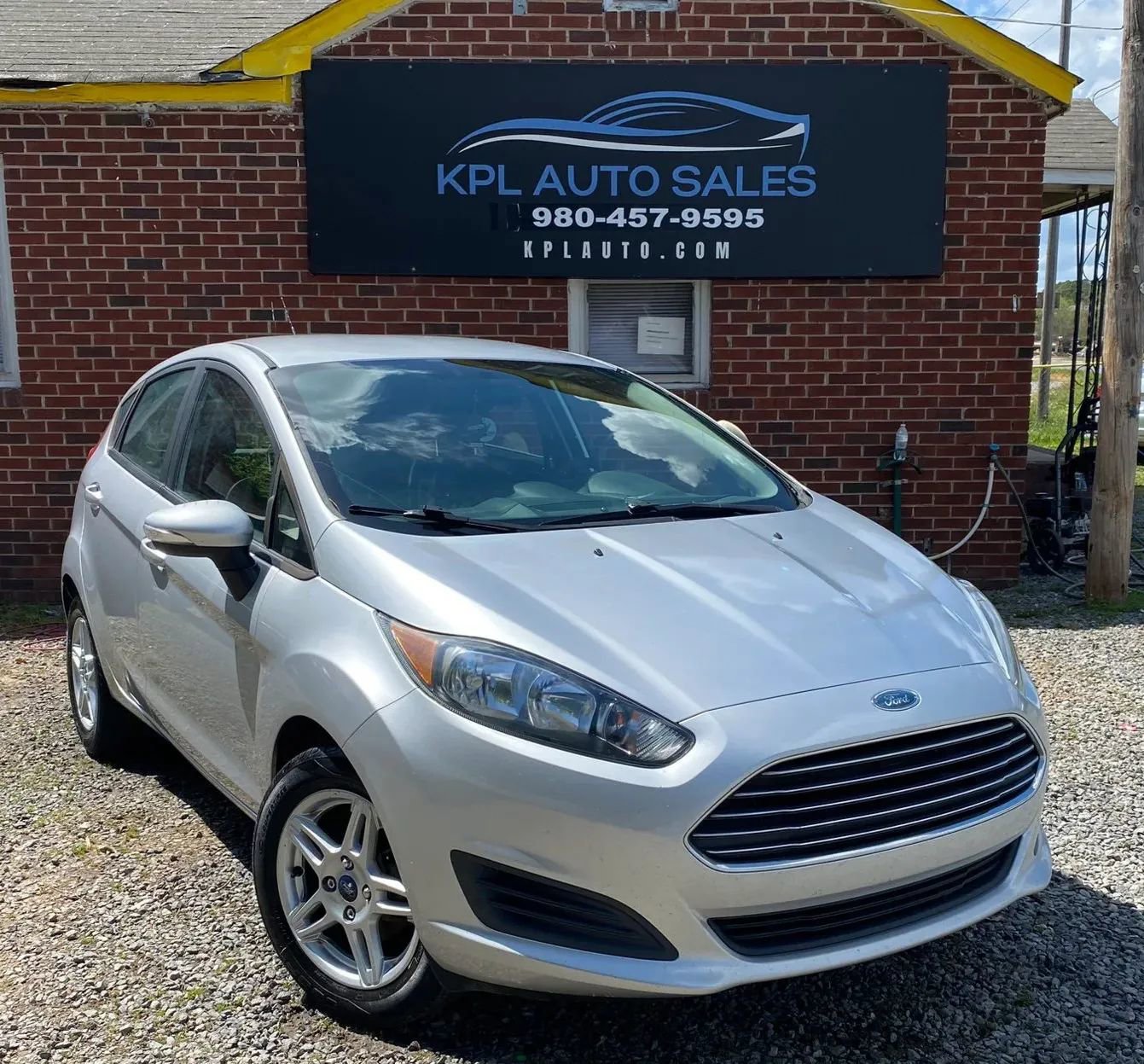 Used 2017 Ford Fiesta SE w/ Cold Weather Package FWD image 1