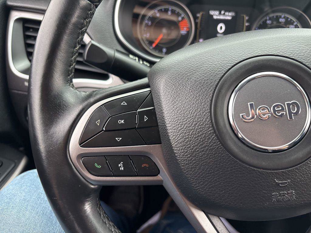 Used 2019 Jeep Cherokee Latitude w/ Cold Weather Group FWD image 19