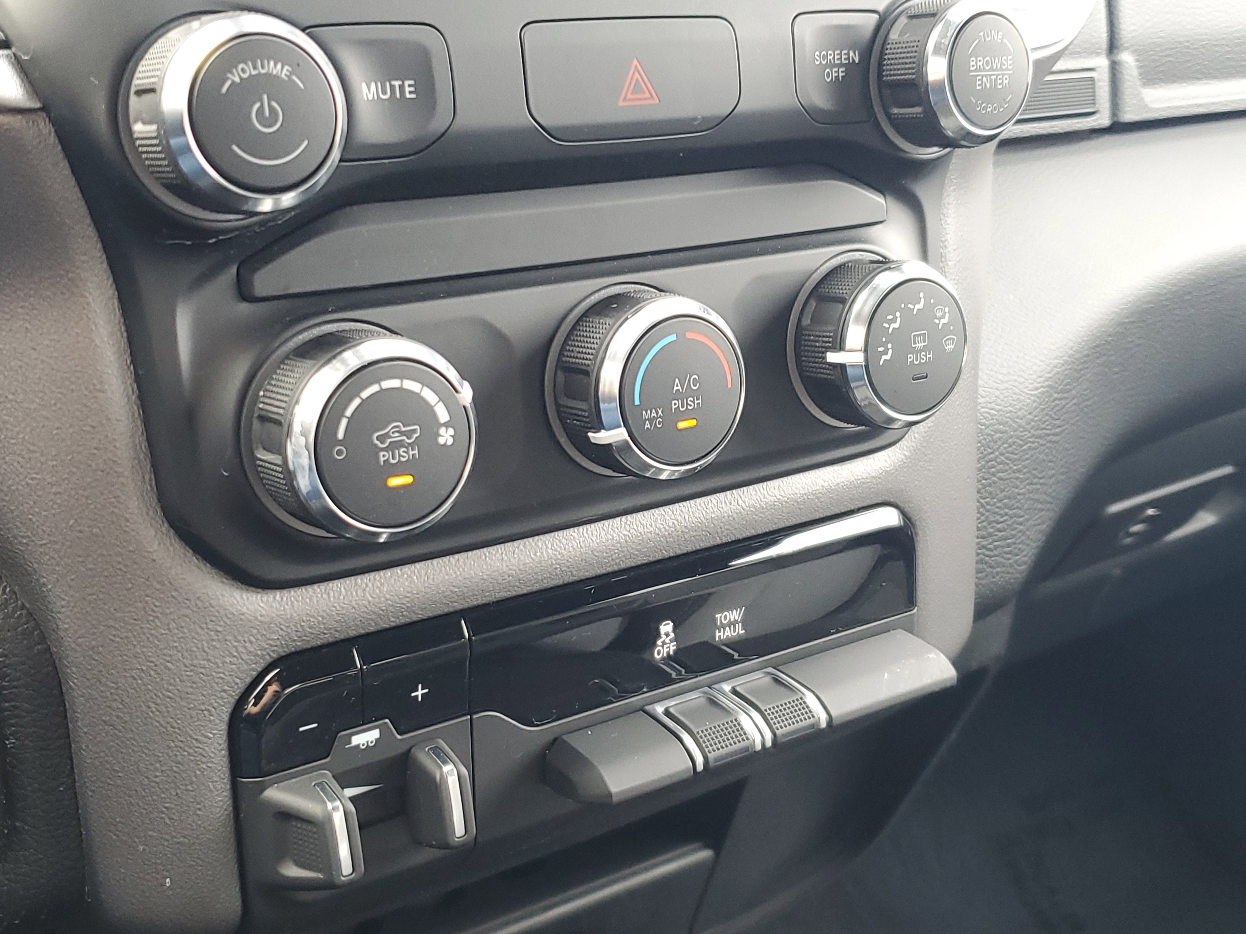 Used 2024 RAM 2500 Big Horn w/ Bed Utility Group image 18