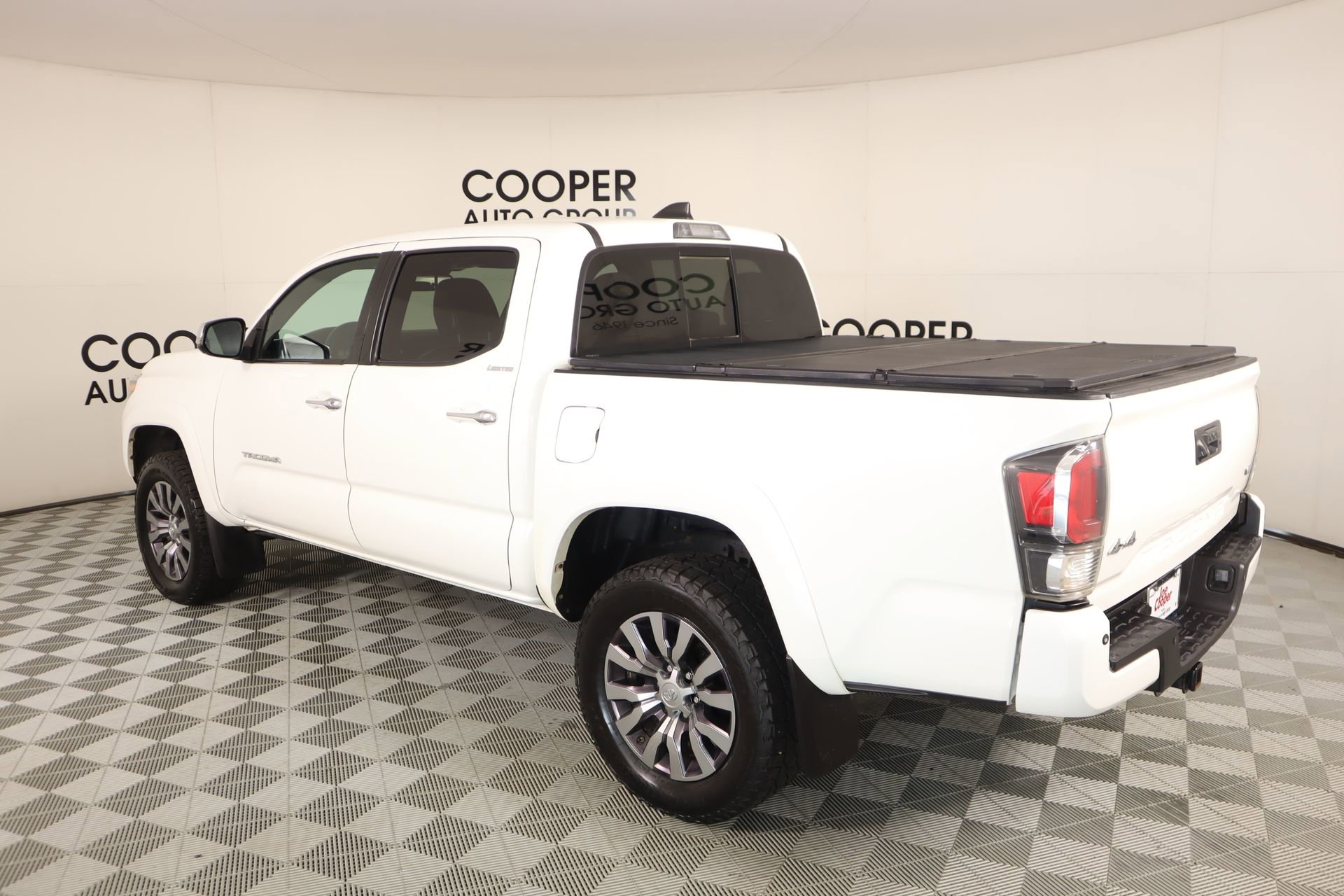 Used 2021 Toyota Tacoma Limited image 25