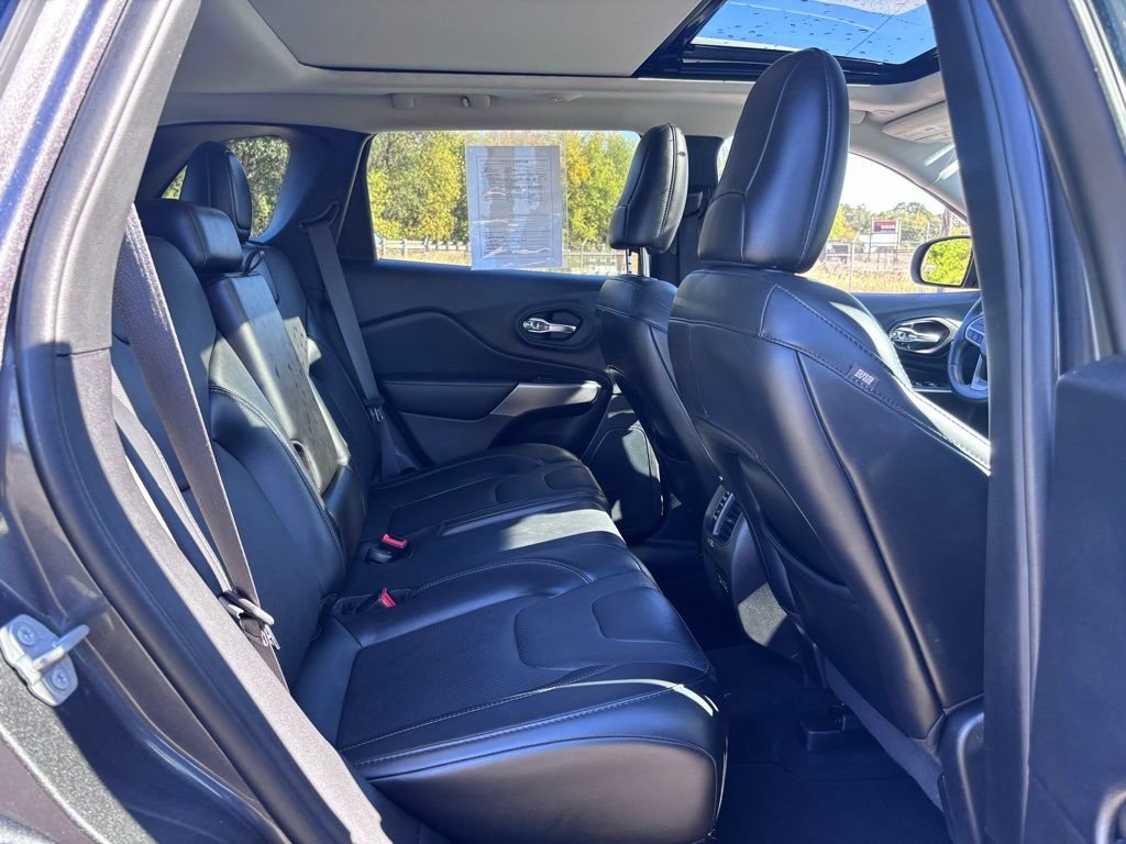 Used 2021 Jeep Cherokee Latitude Lux w/ Sun & Sound Group image 39