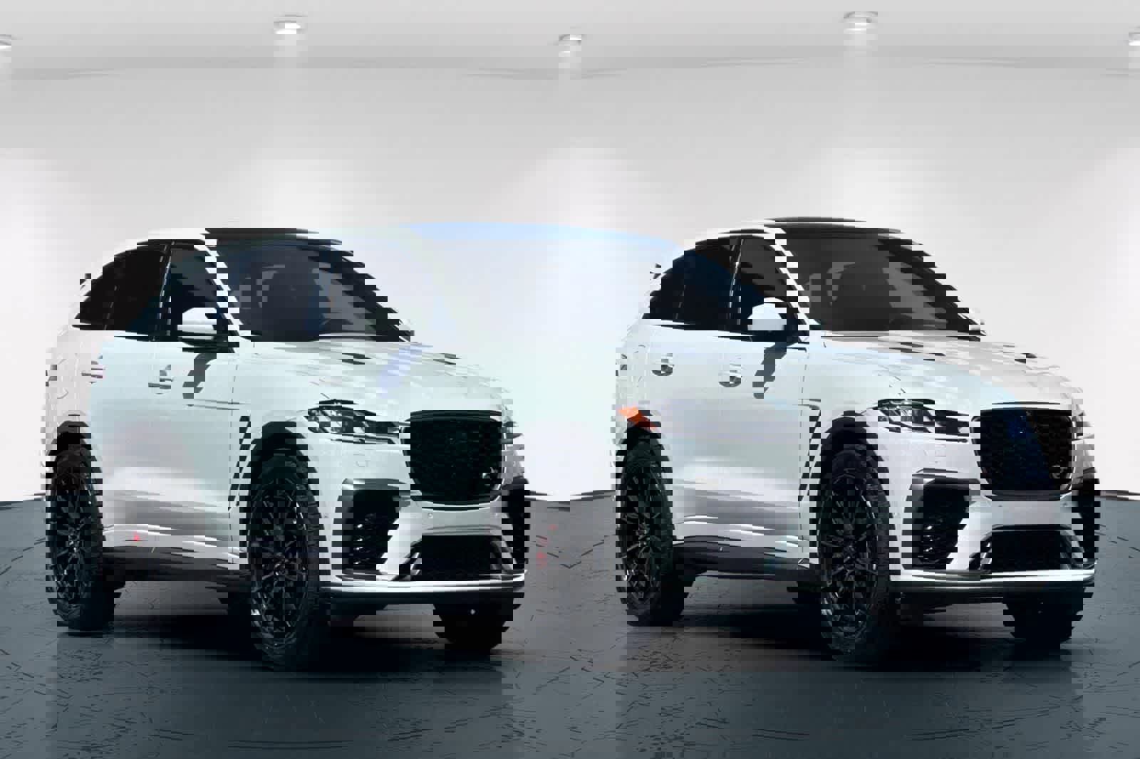 Used 2021 Jaguar F-PACE SVR image 5