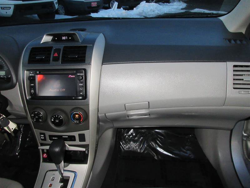 Used 2013 Toyota Corolla LE image 26