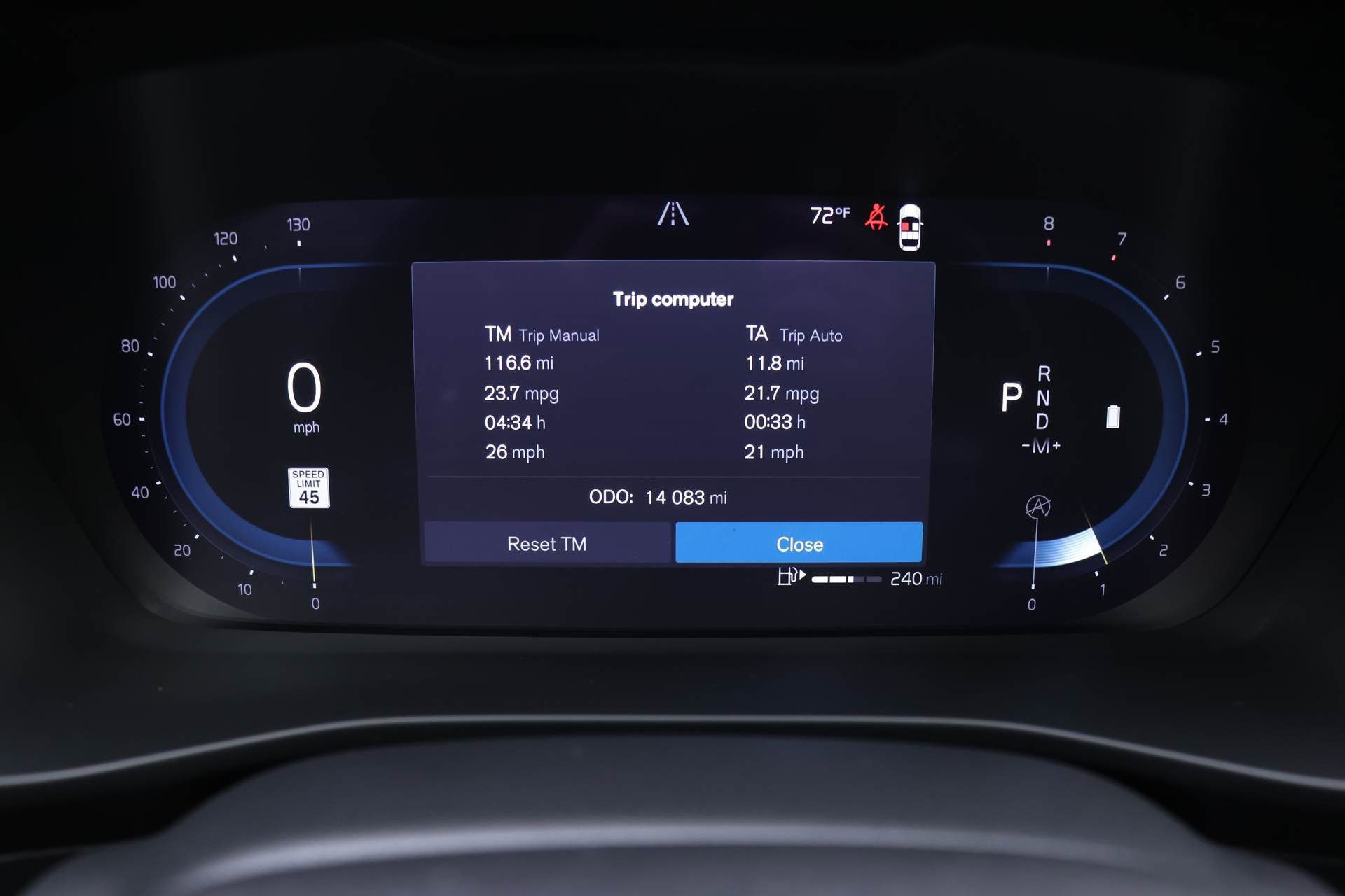 Certified 2024 Volvo XC40 B5 Plus image 25