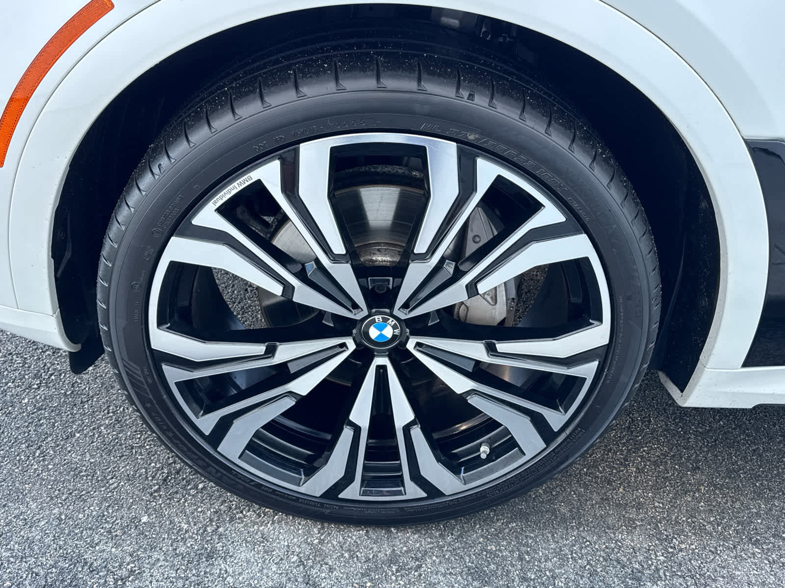 Certified 2023 BMW X7 xDrive40i w/ M Sport Package image 9