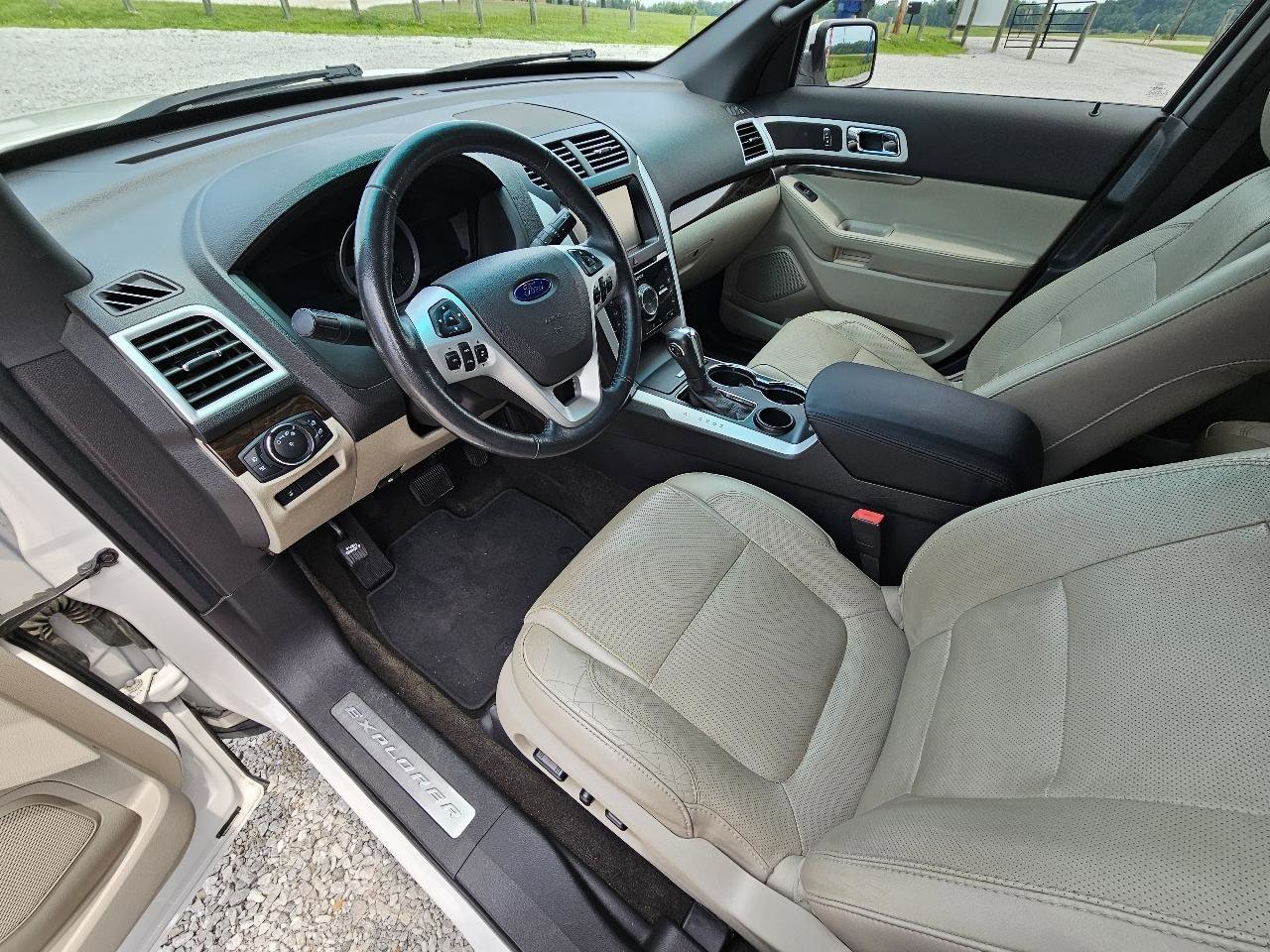 Used 2015 Ford Explorer Limited w/ Equipment Group 301A FWD image 15