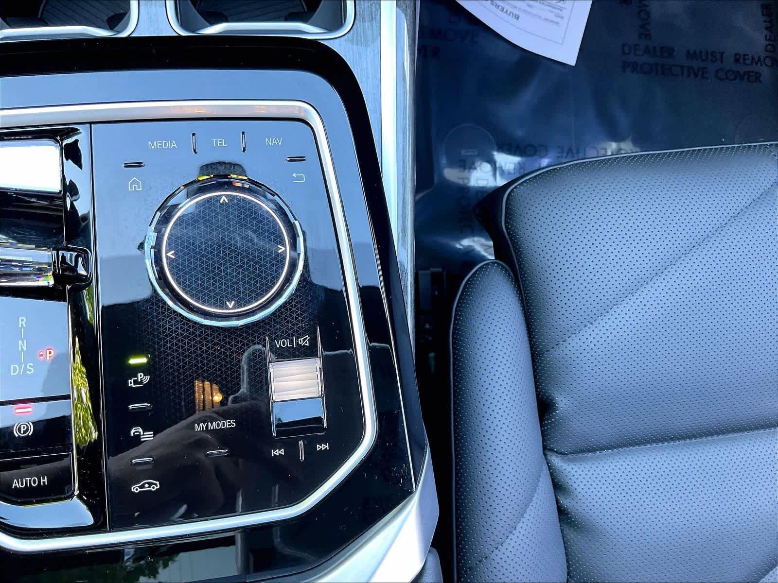 Certified 2023 BMW 740i RWD image 35