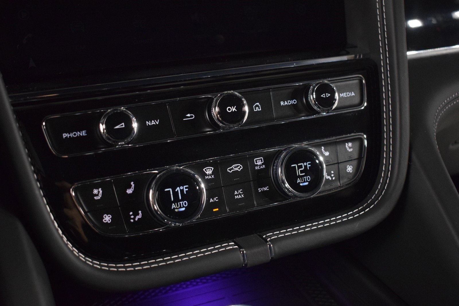 Used 2023 Bentley Bentayga image 32