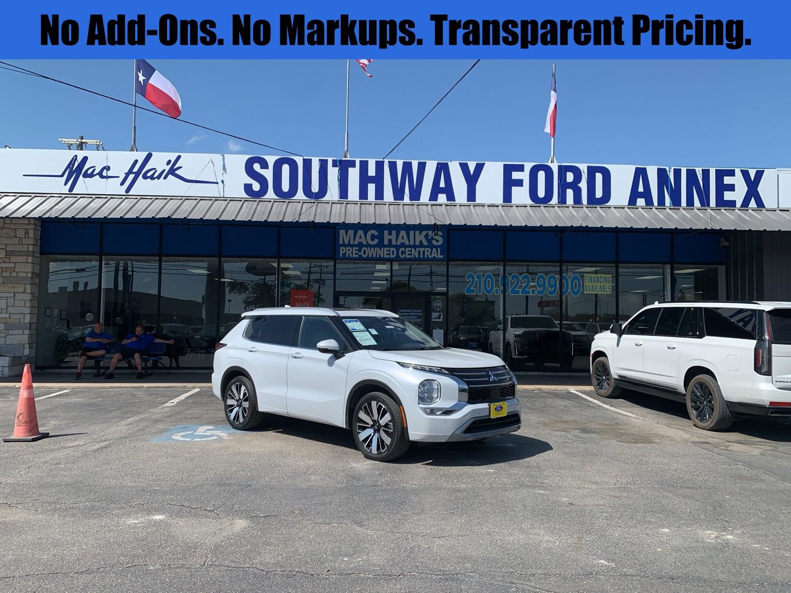 Used 2025 Mitsubishi Outlander SEL FWD image 1