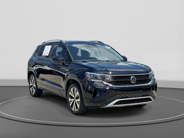 Certified 2022 Volkswagen Taos SE w/ IQ.Drive SE Package AWD/4WD image 1