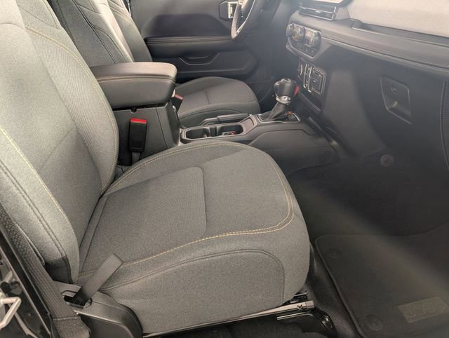 Used 2025 Jeep Wrangler Unlimited Sahara image 30