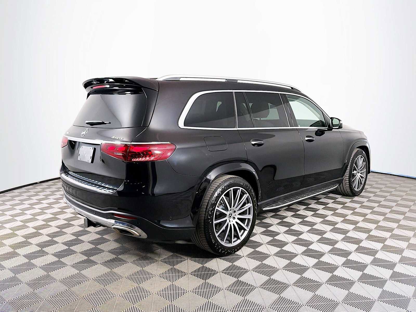 Used 2024 Mercedes-Benz GLS 580 4MATIC image 5