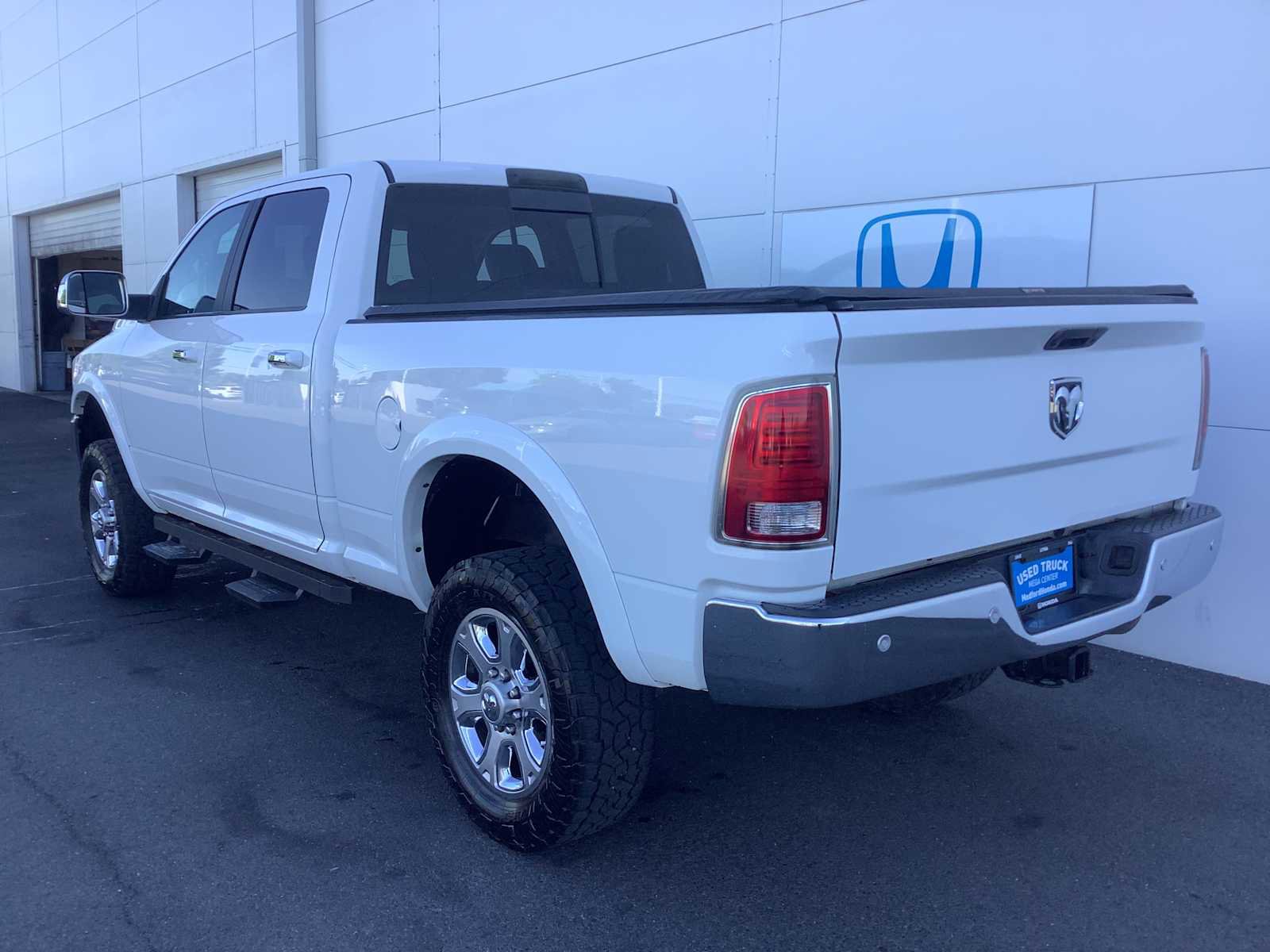 Used 2017 RAM 2500 Laramie w/ Convenience Group AWD/4WD image 4