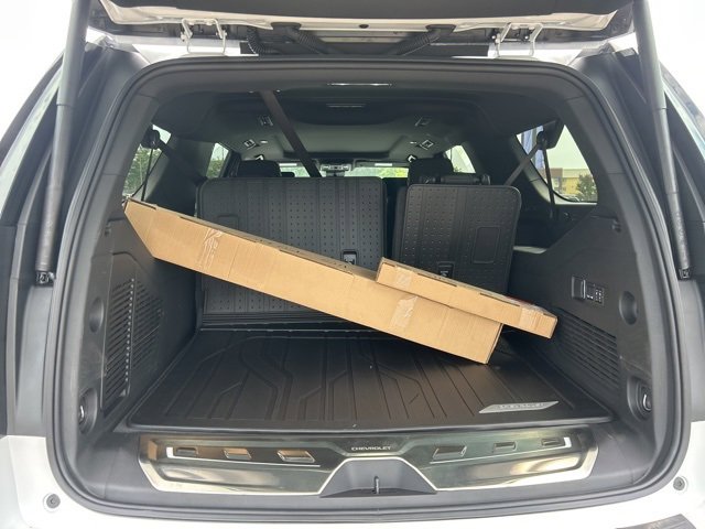 New 2025 Chevrolet Suburban Premier image 31