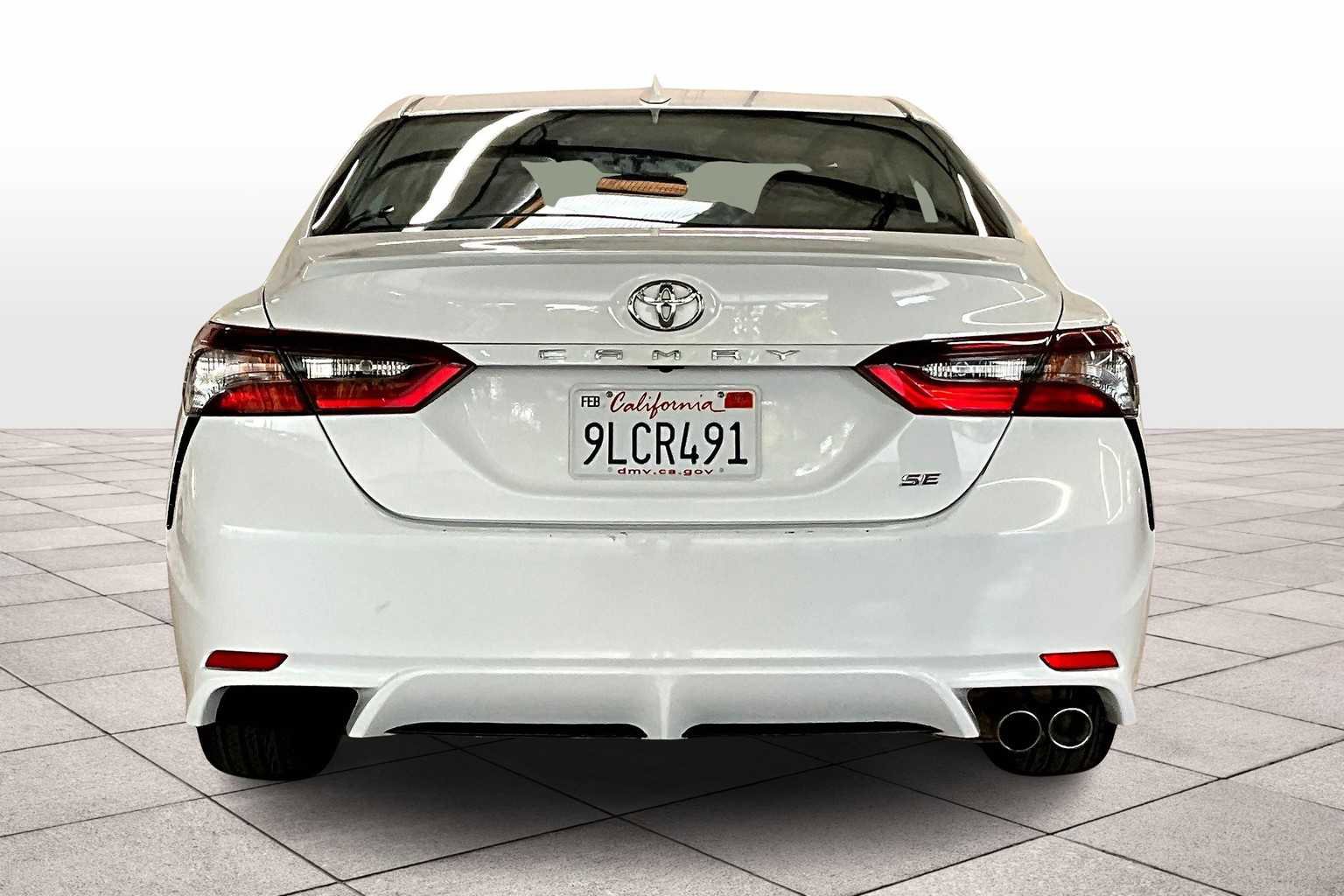 Used 2024 Toyota Camry SE w/ Cold Weather Package image 7