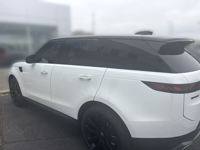 Used 2025 Land Rover Range Rover Sport SE AWD/4WD image 6