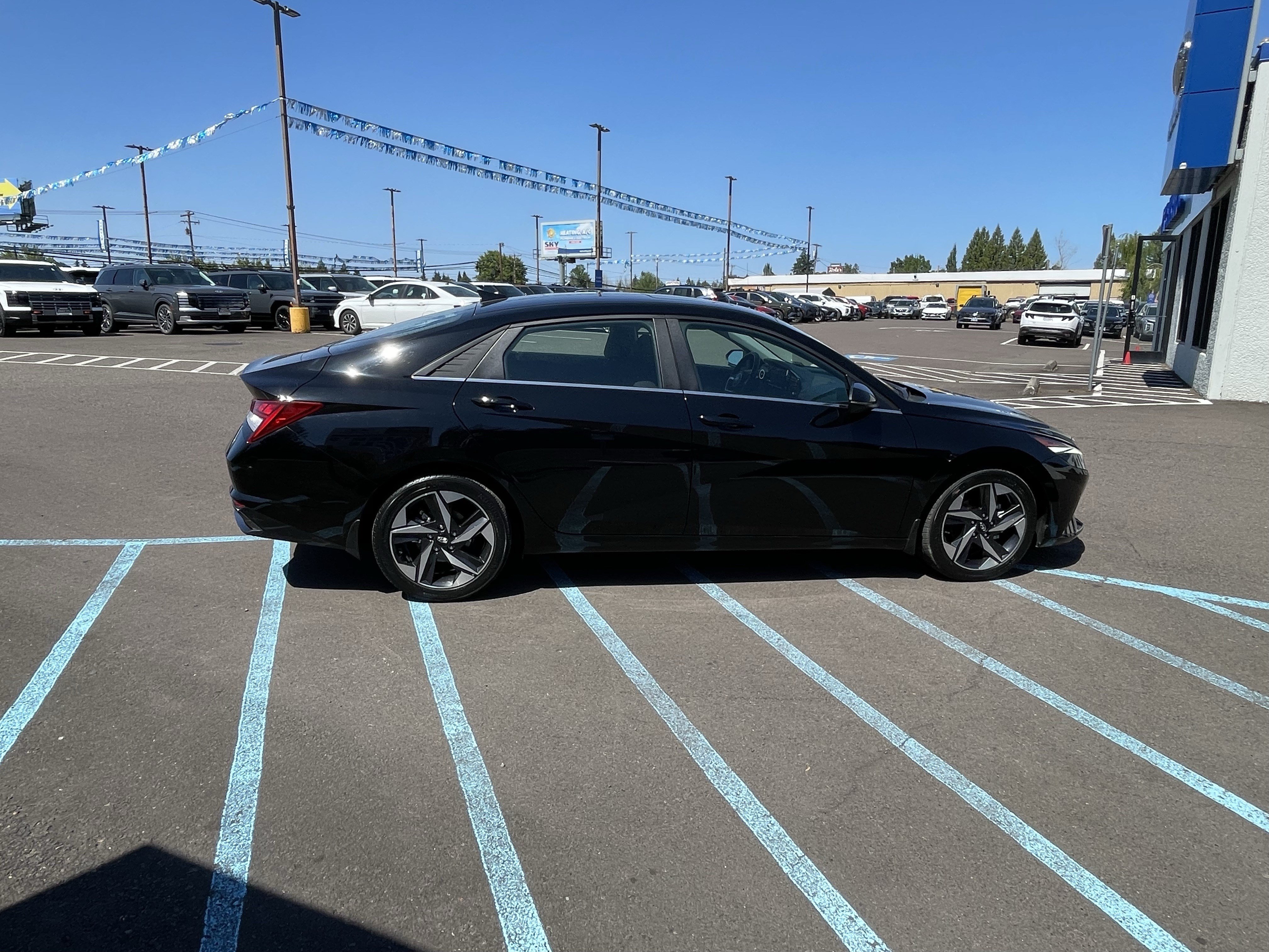 Used 2021 Hyundai Elantra SEL w/ Convenience + Premium Package FWD image 6