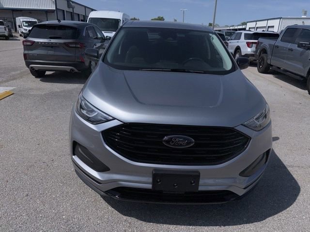 Used 2024 Ford Edge SE w/ Black Appearance Package image 2