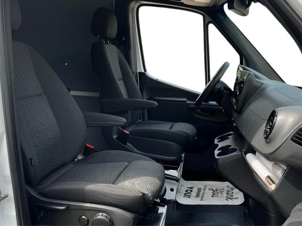 Used 2022 Mercedes-Benz Sprinter 2500 image 13