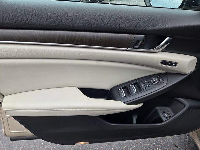 Used 2018 Honda Accord Touring image 16