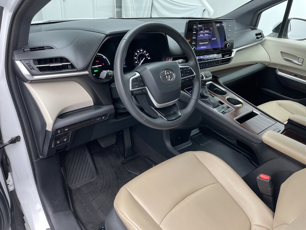 Used 2023 Toyota Sienna XLE image 15