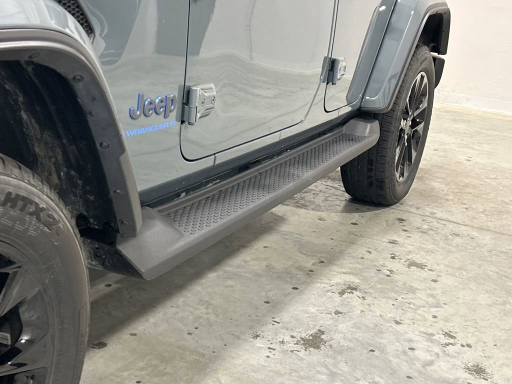 Used 2025 Jeep Wrangler Unlimited Sahara AWD/4WD image 12