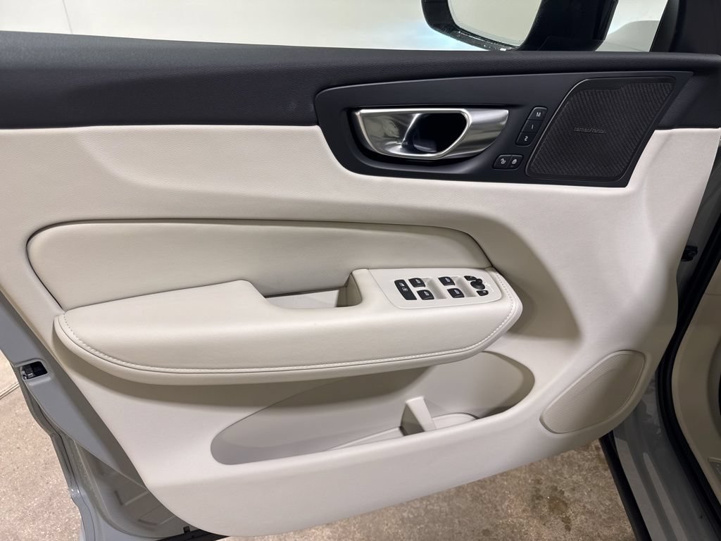 New 2026 Volvo XC60 B5 Ultra w/ Protection Package Premier AWD/4WD image 17