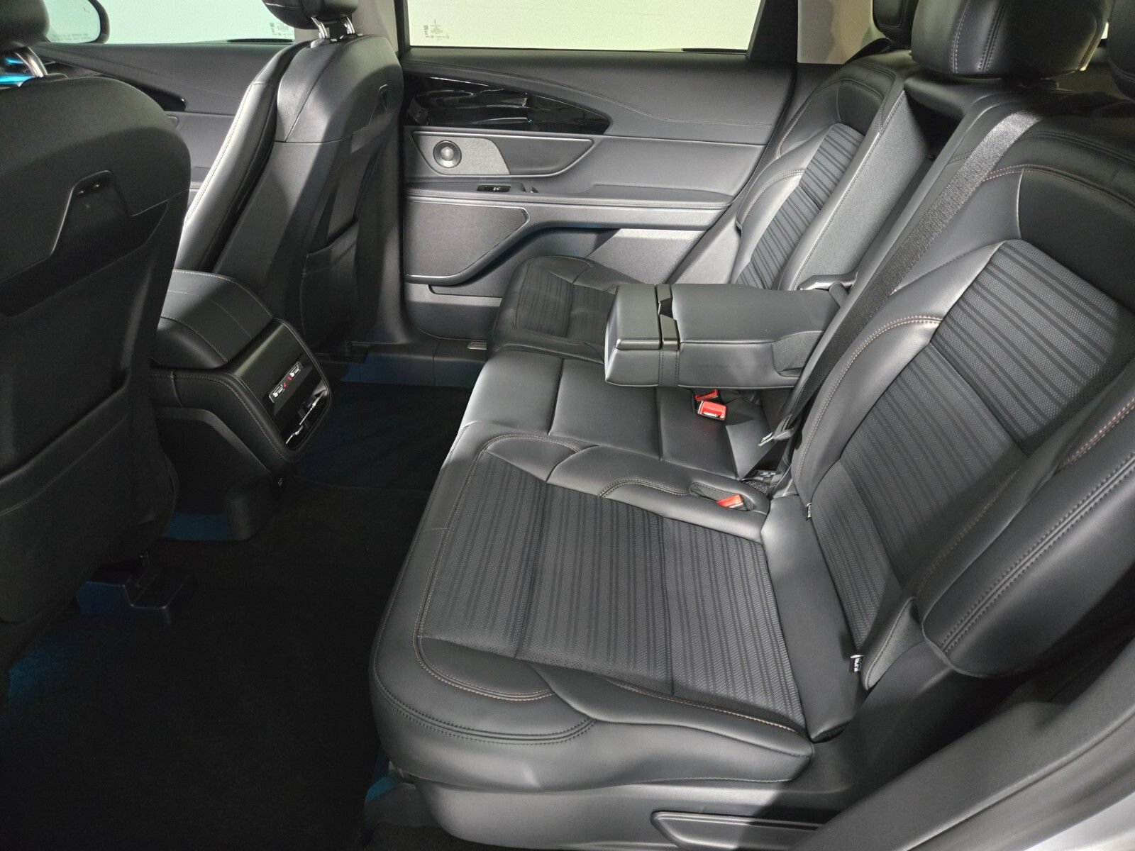 New 2026 Lincoln Nautilus Reserve w/ Jet Appearance Package AWD/4WD image 14