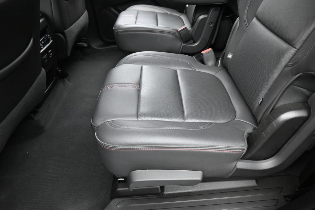 Used 2023 Chevrolet Traverse RS FWD image 41