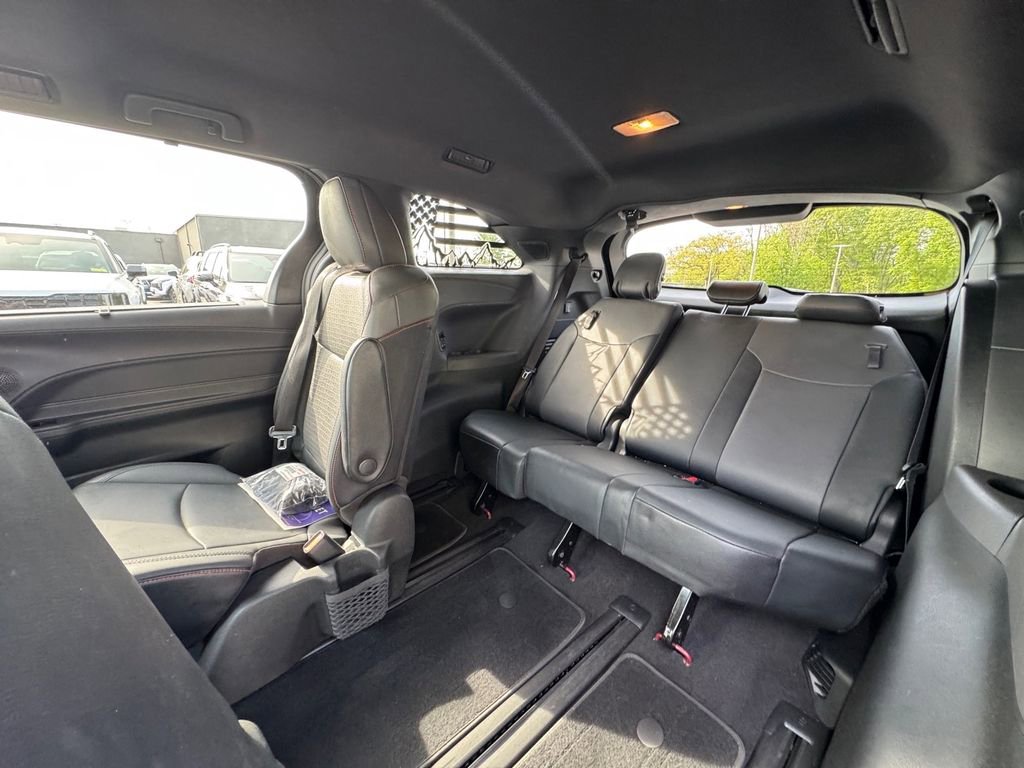 Used 2022 Toyota Sienna XSE image 13