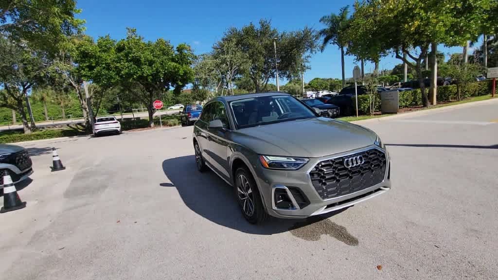 Certified 2024 Audi Q5 2.0T Premium w/ Convenience Package AWD/4WD image 2