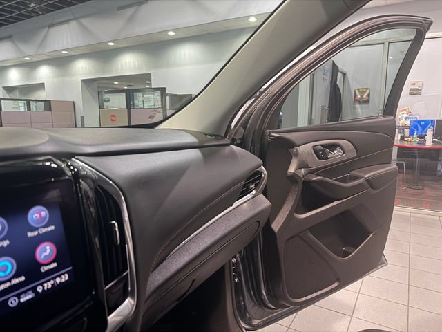 Used 2021 Chevrolet Traverse LT FWD image 26
