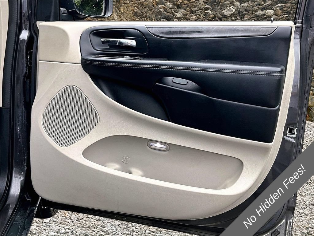 Used 2015 Dodge Grand Caravan American Value Package w/ UConnect Hands-Free Group FWD image 19